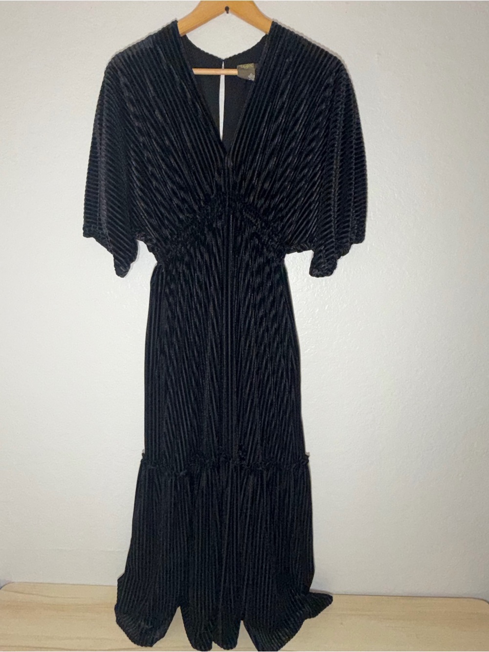 Black Pleated Midi Dress Tiered V Neck Smocked Waist Taylor Size 4